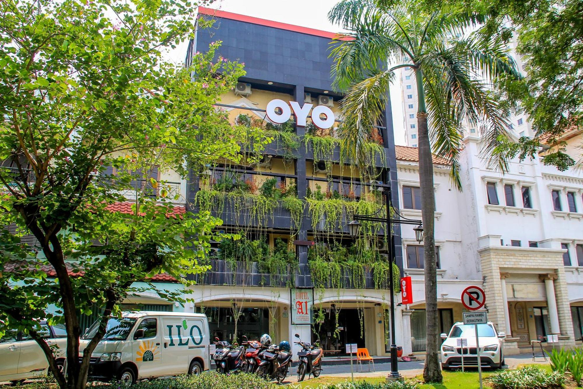 Super Oyo Capital O 217 A1 Hotel Surabaya Exterior foto